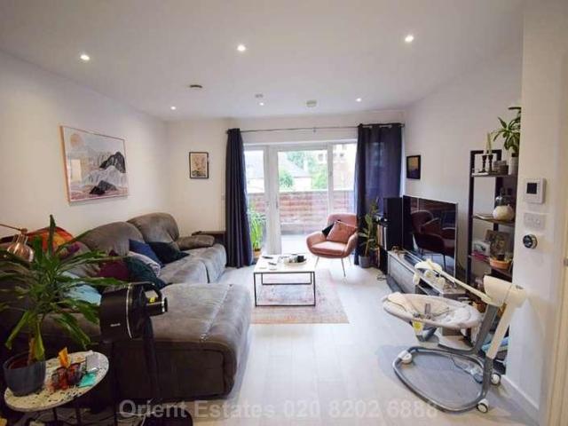 2 bed flat for sale