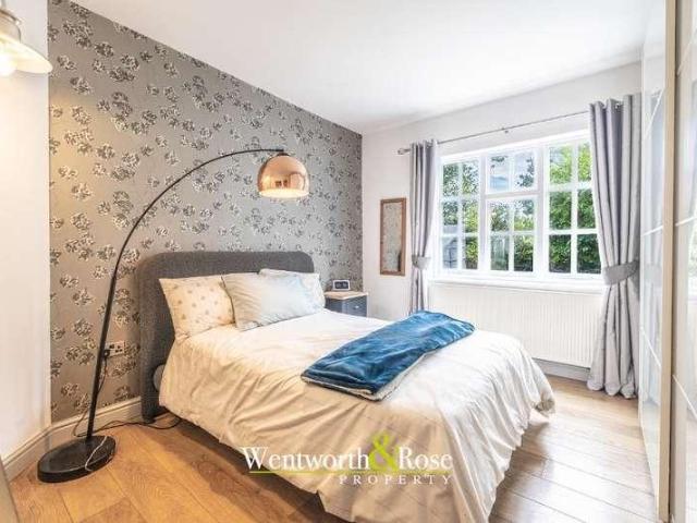 2 bed flat for sale