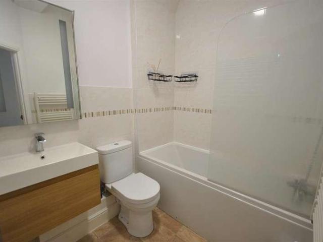 2 bed flat for sale