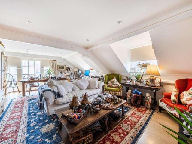 2 bed flat for sale