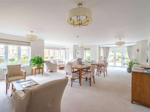 2 bed flat for sale