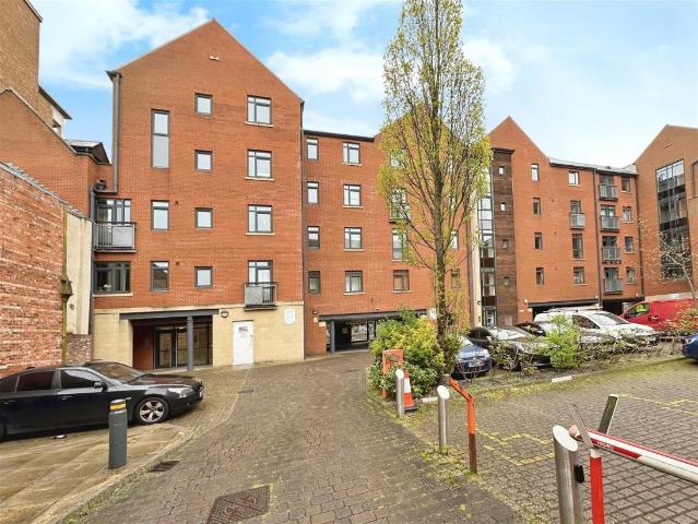 2 bed flat for sale