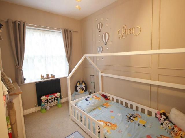2 bed flat for sale