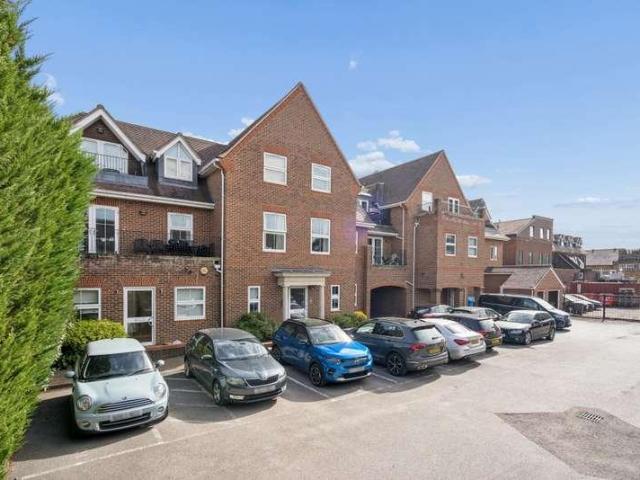 2 bed flat for sale
