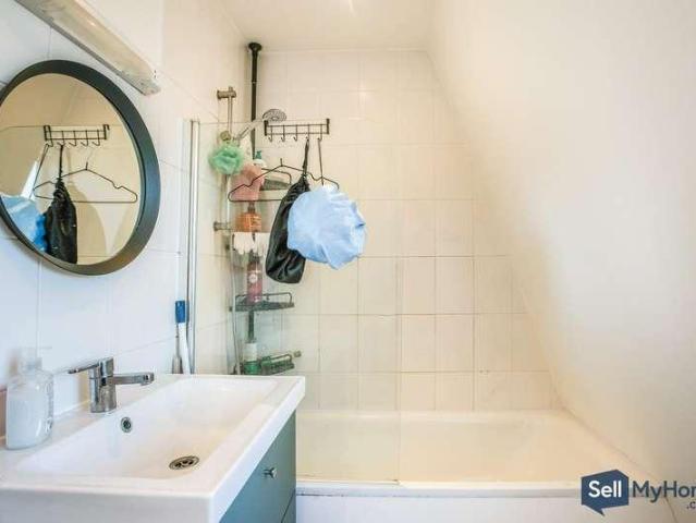 2 bed flat for sale