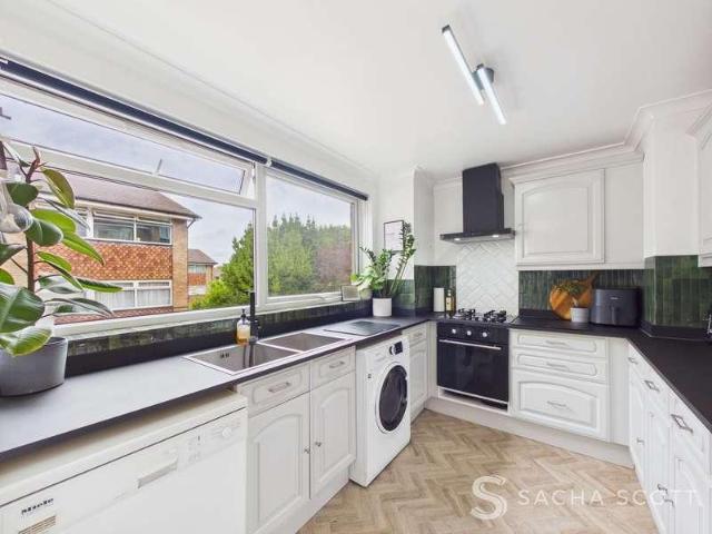 2 bed flat for sale