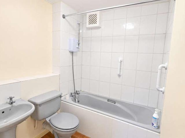 2 bed flat for sale
