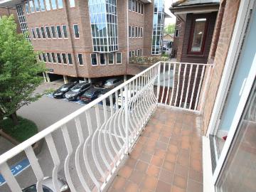 2 bed flat for sale