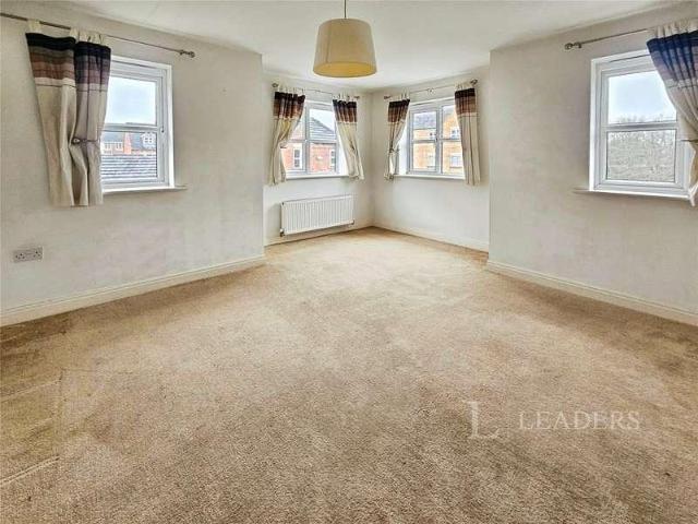 2 bed flat for sale