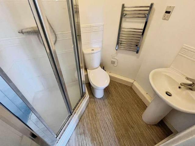 2 bed flat for sale
