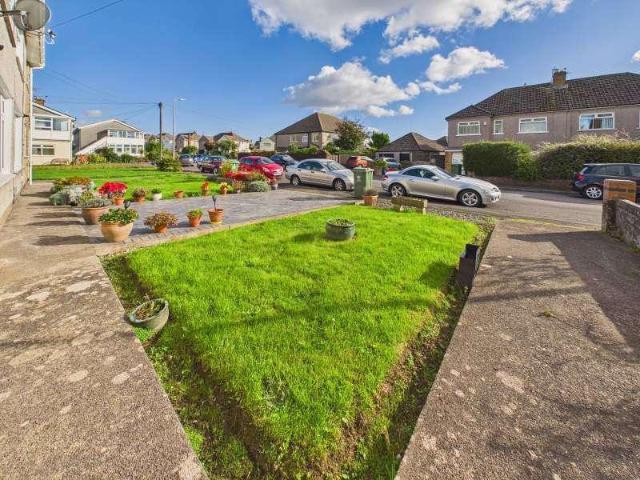 2 bed flat for sale