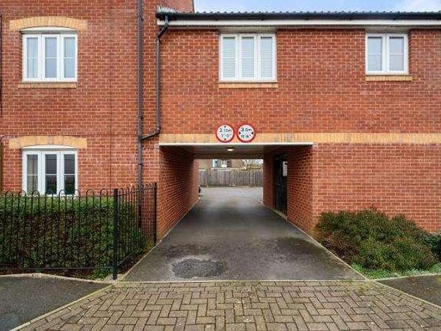 2 bed flat for sale
