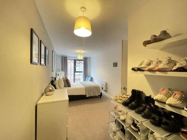 2 bed flat for sale