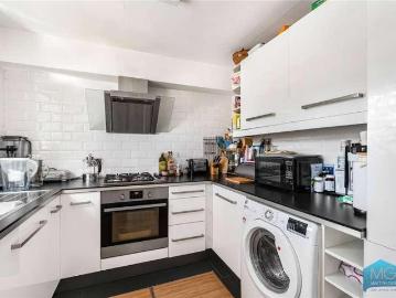 2 bed flat for sale