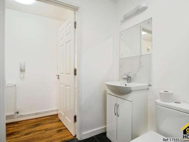 2 bed flat for sale