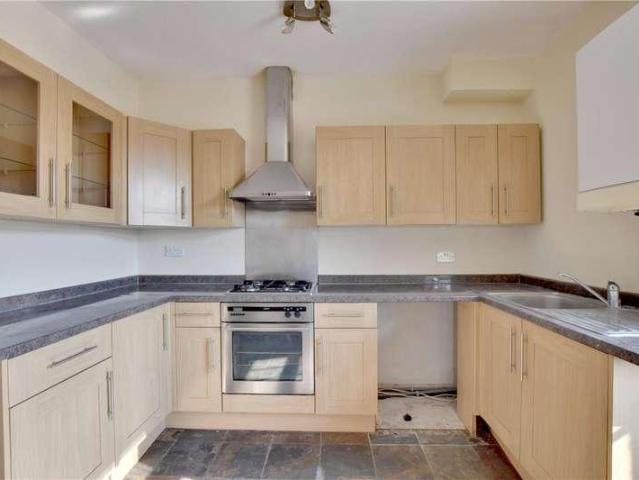 2 bed flat for sale