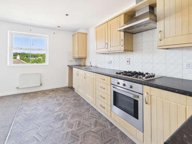 2 bed flat for sale