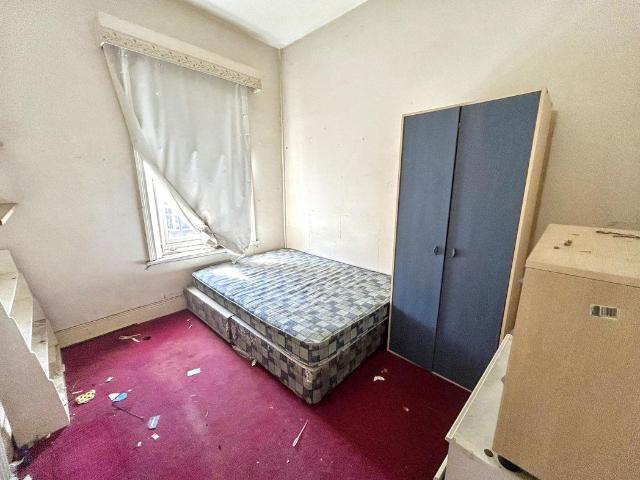 2 bed flat for sale