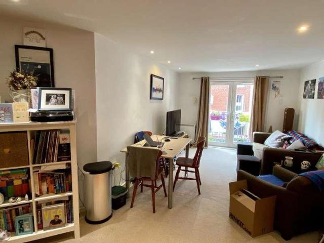 2 bed flat for sale
