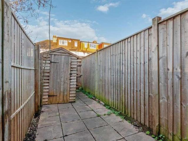2 bed flat for sale