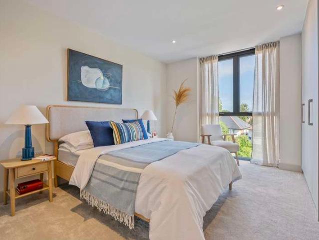 2 bed flat for sale