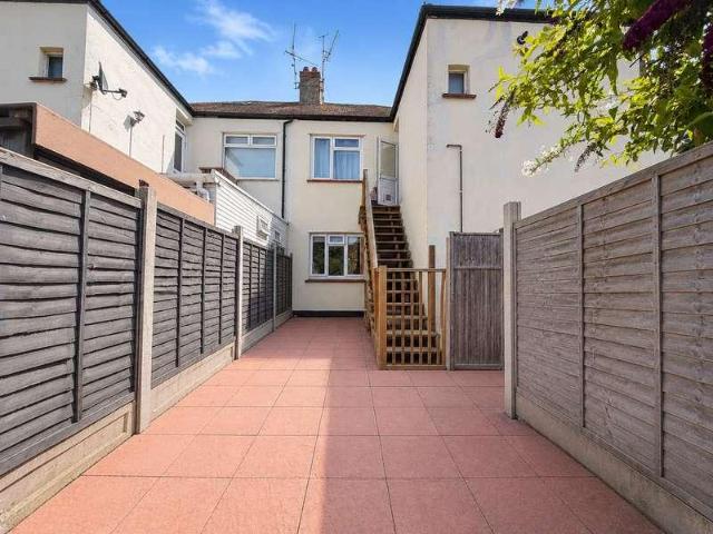 2 bed flat for sale