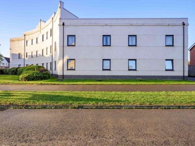 2 bed flat for sale