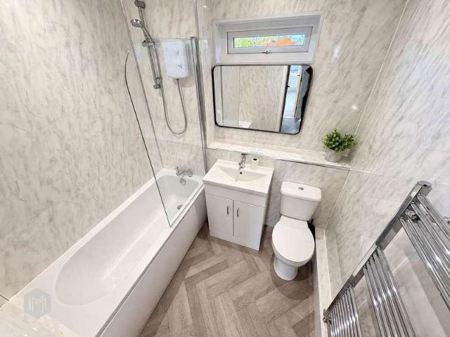 2 bed flat for sale