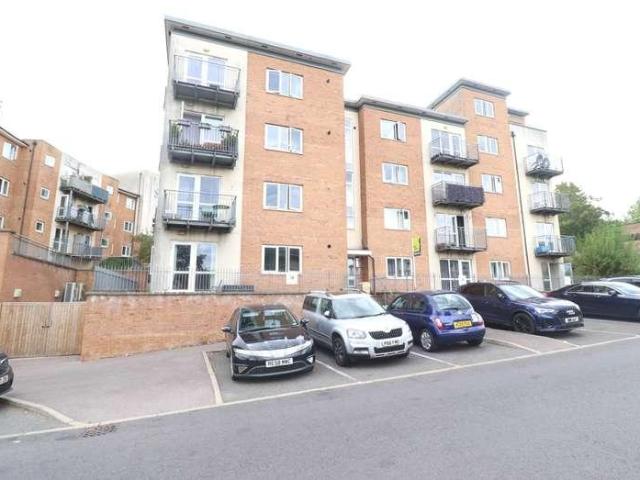 2 bed flat for sale
