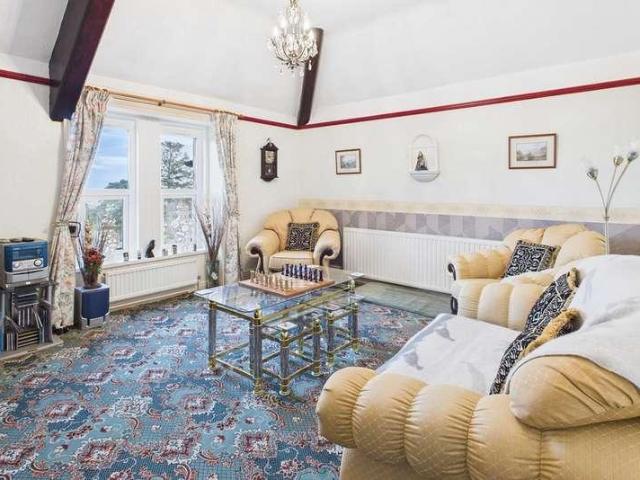 2 bed flat for sale