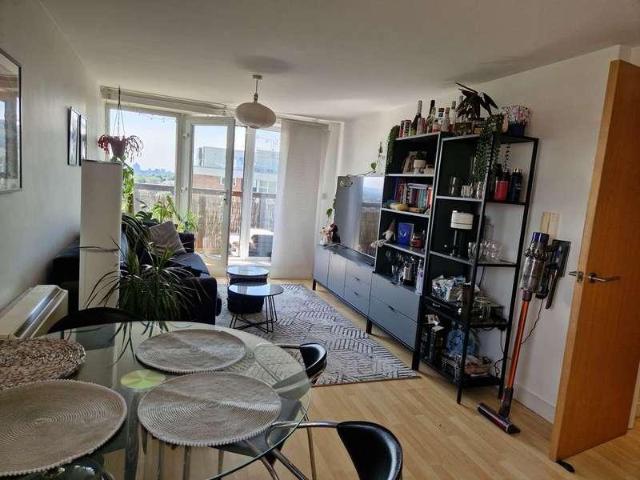 2 bed flat for sale