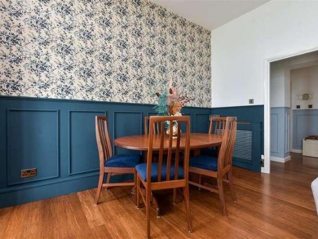 2 bed flat for sale