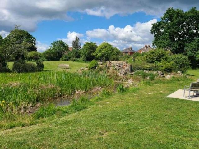 2 bed flat for sale