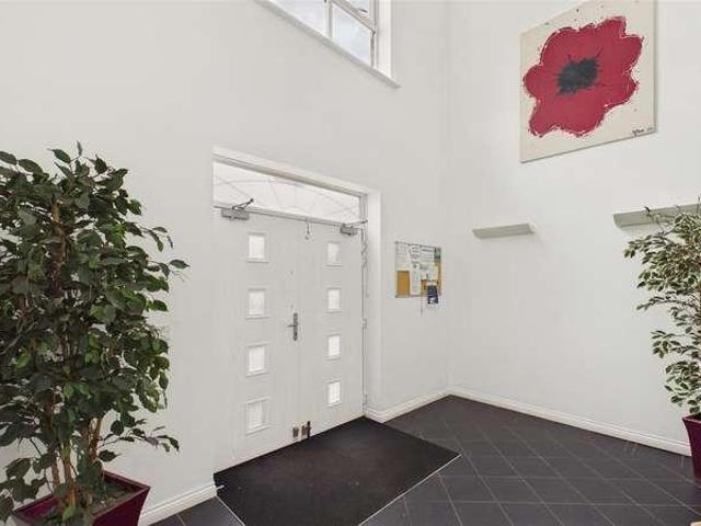 2 bed flat for sale
