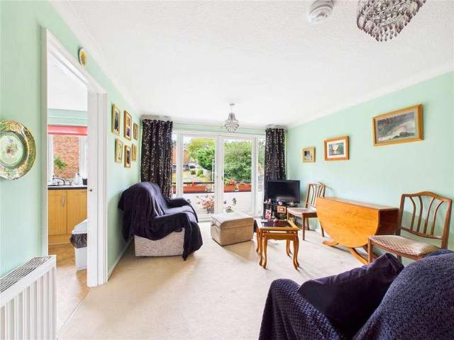 2 bed flat for sale