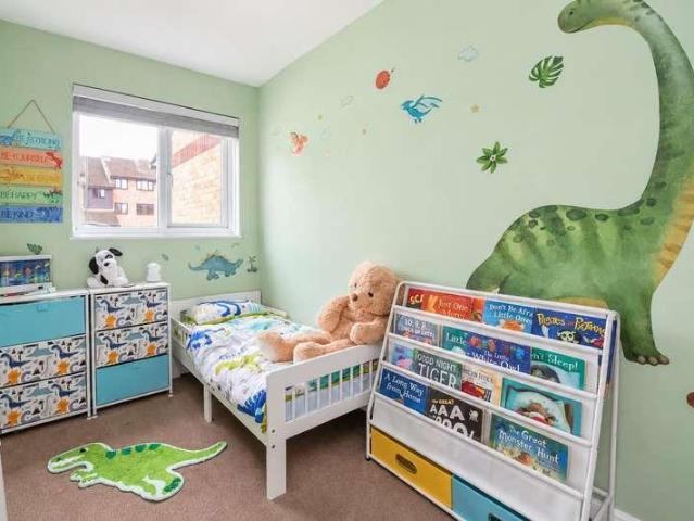 2 bed flat for sale