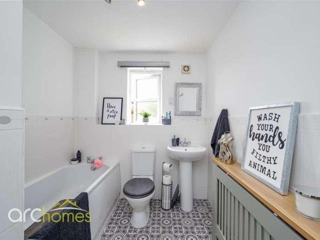 2 bed flat for sale