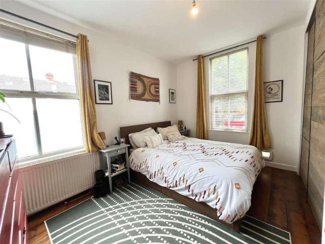 2 bed flat for sale