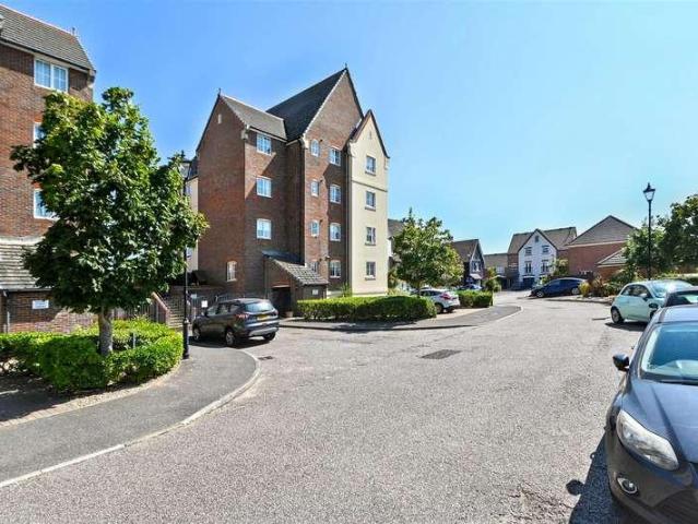 2 bed flat for sale