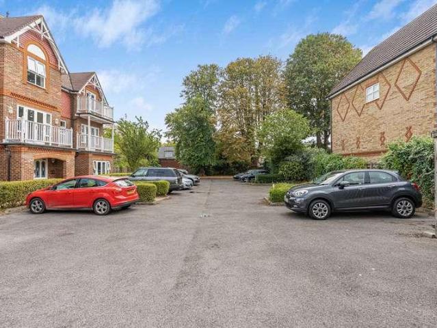 2 bed flat for sale