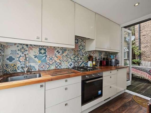 2 bed flat for sale