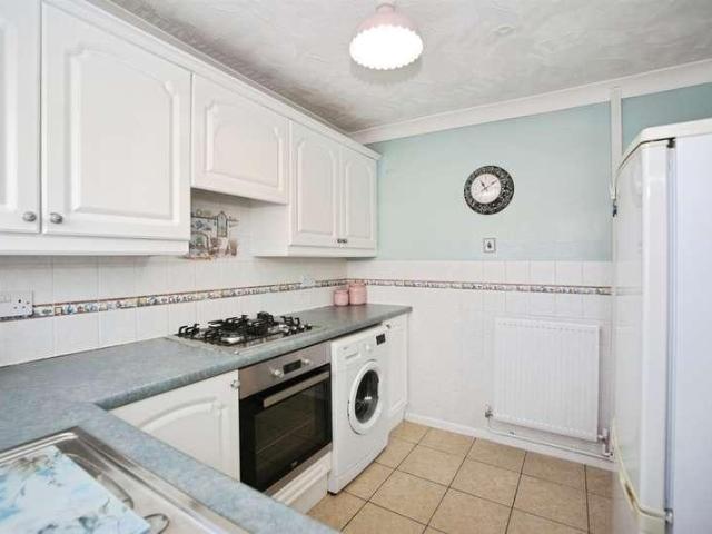 2 bed flat for sale