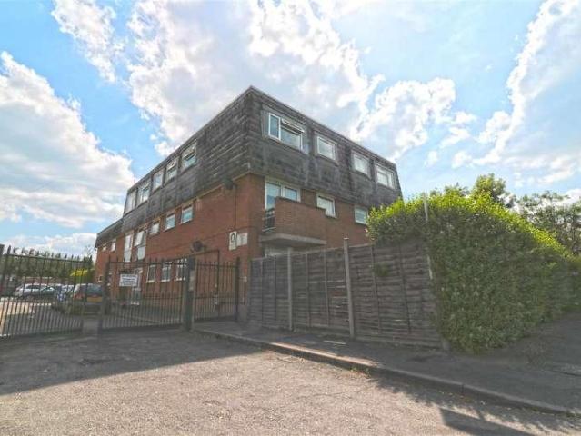 2 bed flat for sale