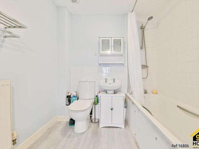 2 bed flat for sale