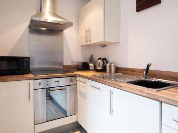 2 bed flat for sale