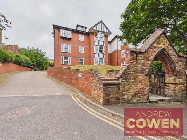 2 bed flat for sale