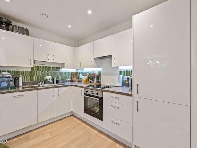 2 bed flat for sale