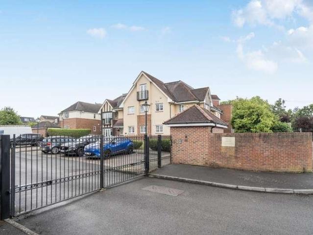 2 bed flat for sale