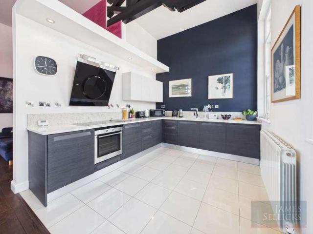 2 bed flat for sale