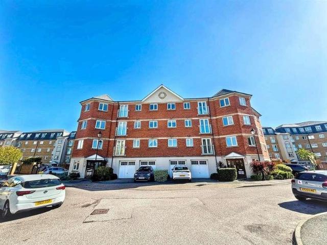 2 bed flat for sale